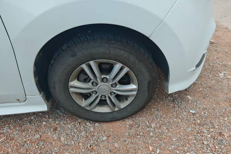 Used SAIC MAXUS G10 2018 PLUS 2.0T Automatic Elite Edition Right Front Wheel Hub
