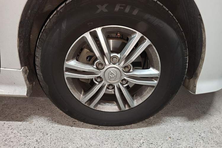 Used SAIC MAXUS G10 2018 PLUS 2.0T Automatic Smart Edition Right Front Wheel Hub