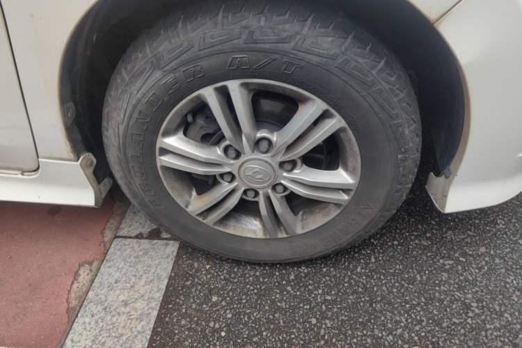 Used SAIC MAXUS G10 2018 PLUS 2.0T Automatic Elite Edition Right Front Wheel Hub
