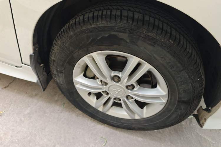 Used SAIC MAXUS G10 2018 PLUS 2.0T Automatic Elite Edition Right Front Wheel Hub