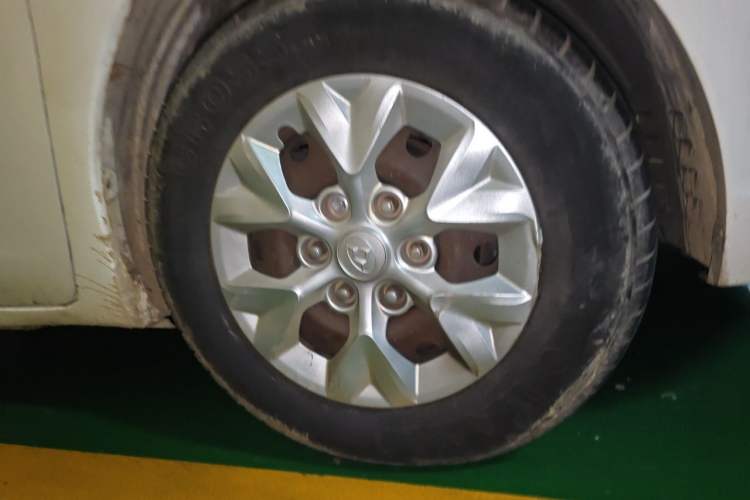 Used SAIC MAXUS G10 2018 PLUS 1.9T Manual Smart Edition Diesel Right Front Wheel Hub