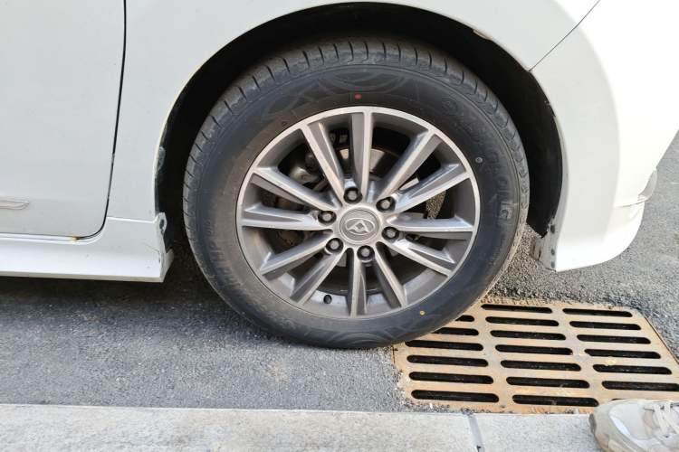 Used SAIC MAXUS G10 2018 PLUS 2.0T Automatic Luxury Executive Edition Right Front Wheel Hub