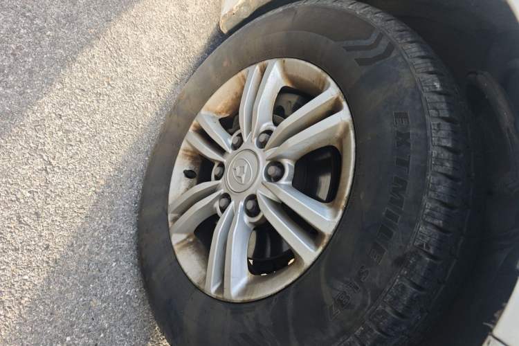 Used SAIC MAXUS G10 2018 PLUS 2.0T Automatic Elite Edition Right Front Wheel Hub