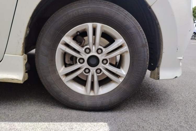 Used SAIC MAXUS G10 2018 PLUS 2.0T Automatic Luxury Edition Right Front Wheel Hub