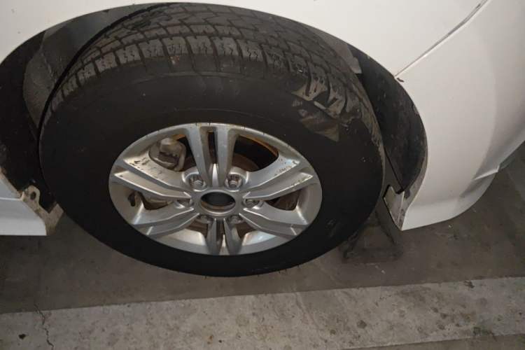 Used SAIC MAXUS G10 2018 PLUS 2.0T Automatic Elite Edition Right Front Wheel Hub