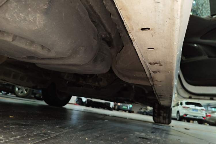 Used SAIC MAXUS G10 2018 PLUS 2.0T Automatic Smart Edition Right Side Sill