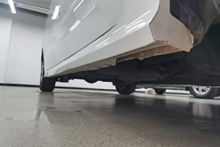Used SAIC MAXUS G10 2018 PLUS 2.0T Automatic Elite Edition Right Side Sill