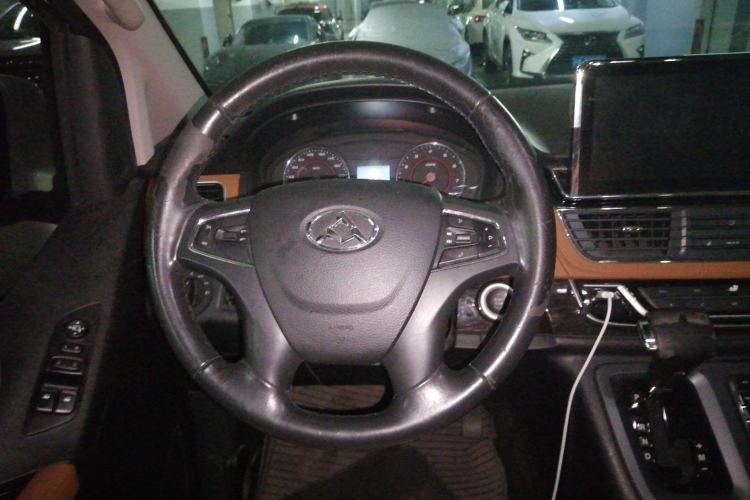 Used SAIC MAXUS G10 2018 PLUS 2.0T Automatic Black Gold Luxury Edition Steering Wheel