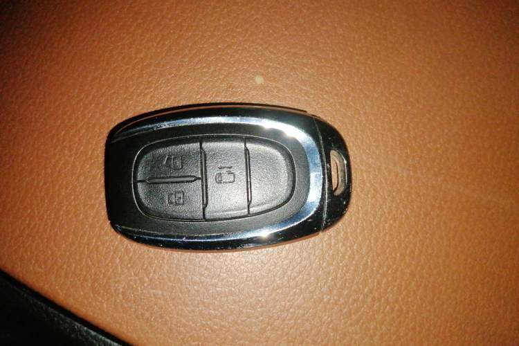 Used SAIC MAXUS G10 2018 PLUS 2.0T Automatic Black Gold Luxury Edition Vehicle Key