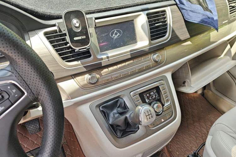 Used SAIC MAXUS G10 2018 PLUS 2.4L Manual Elite Edition Audio And AC Panel