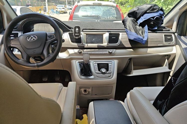 Used SAIC MAXUS G10 2018 PLUS 2.4L Manual Elite Edition Center Console