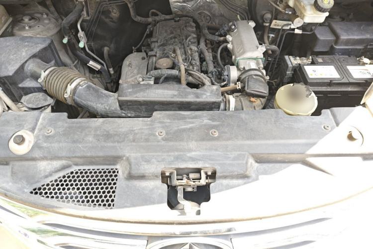 Used SAIC MAXUS G10 2018 PLUS 2.4L Manual Elite Edition Engine Bay