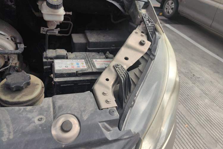 Used SAIC MAXUS G10 2018 PLUS 2.0T Automatic Elite Edition Engine Bay Left