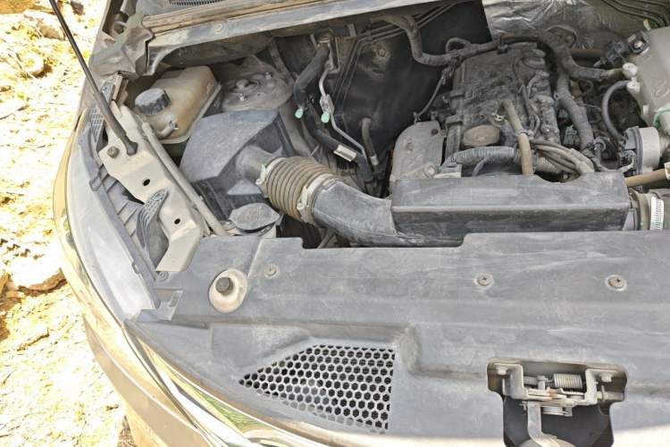 Used SAIC MAXUS G10 2018 PLUS 2.4L Manual Elite Edition Engine Bay Right