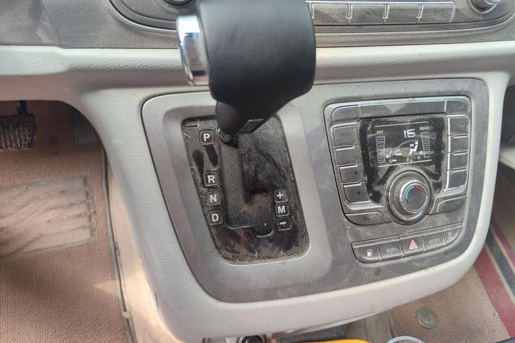 Used SAIC MAXUS G10 2018 PLUS 2.0T Automatic Elite Edition Gear Lever