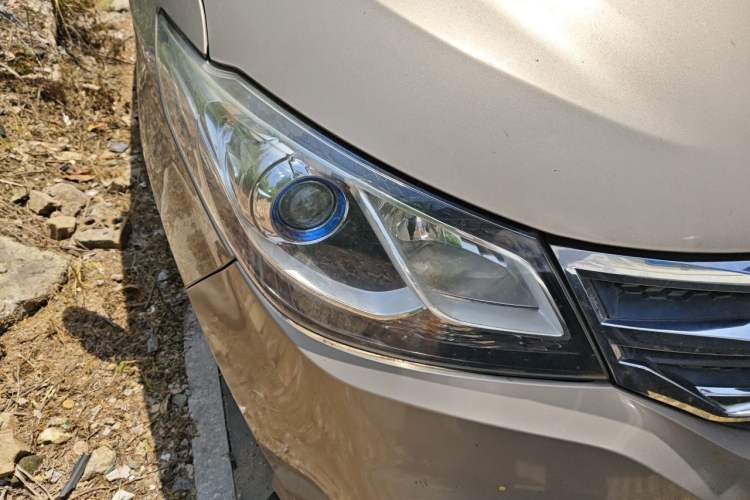 Used SAIC MAXUS G10 2018 PLUS 2.4L Manual Elite Edition Right Front Headlight
