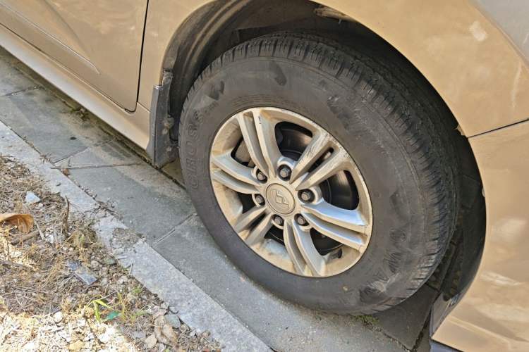Used SAIC MAXUS G10 2018 PLUS 2.4L Manual Elite Edition Right Front Wheel Hub