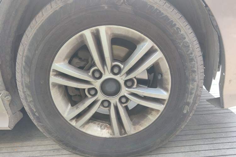 Used SAIC MAXUS G10 2018 PLUS 2.0T Automatic Elite Edition Right Front Wheel Hub