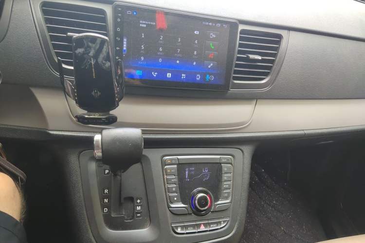 Used SAIC MAXUS G10 2019 Facelift PLUS 2.0T Automatic Smart Edition China VI Standard Audio And AC Panel