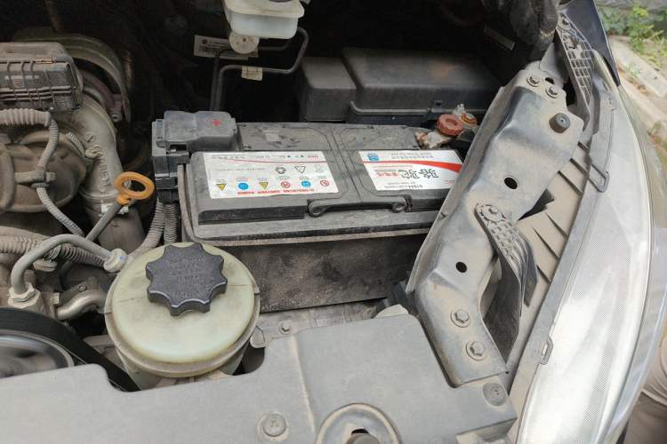 Used SAIC MAXUS G10  Engine Bay Left