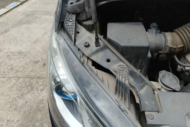 Used SAIC MAXUS G10  Engine Bay Right
