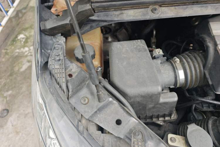 Used SAIC MAXUS G10 2019 PLUS 2.0T Automatic Elite Edition China VI Standard Engine Bay Right