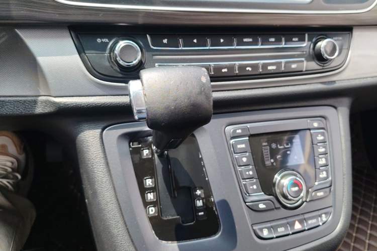 Used SAIC MAXUS G10 2019 PLUS 2.0T Automatic Elite Edition China VI Standard Gear Lever