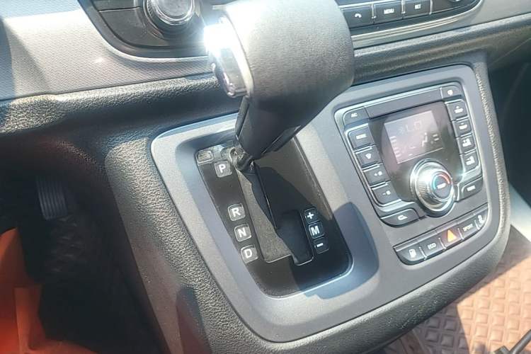 Used SAIC MAXUS G10 2019 PLUS 2.0T Automatic Elite Edition China VI Standard Gear Lever