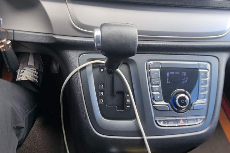 Used SAIC MAXUS G10 2019 Facelift PLUS 2.0T Automatic Smart Edition China VI Standard Gear Lever