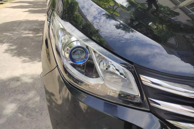 Used SAIC MAXUS G10 2019 Facelift PLUS 2.0T Automatic Smart Edition China VI Standard Right Front Headlight