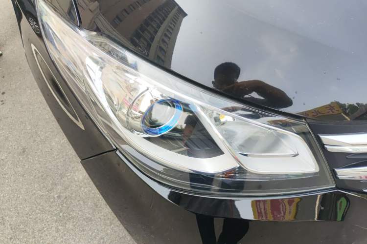 Used SAIC MAXUS G10 2019 Facelift PLUS 2.0T Automatic Elite Edition China VI Right Front Headlight
