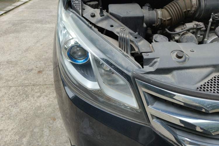 Used SAIC MAXUS G10  Right Front Headlight