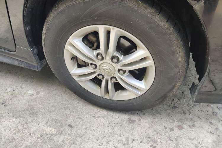 Used SAIC MAXUS G10 2019 Facelift PLUS 2.0T Automatic Smart Edition China VI Standard Right Front Wheel Hub