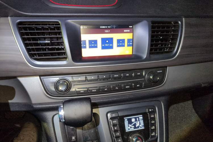 Used SAIC MAXUS G10 2019 PLUS 2.0T Automatic Elite Edition China VI Standard Audio And AC Panel
