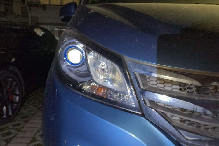 Used SAIC MAXUS G10 2019 PLUS 2.0T Automatic Elite Edition China VI Standard Right Front Headlight