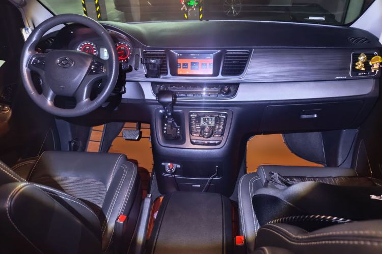 Used SAIC MAXUS G10 2019 Facelift PLUS 2.0T Automatic Elite Edition China VI Center Console