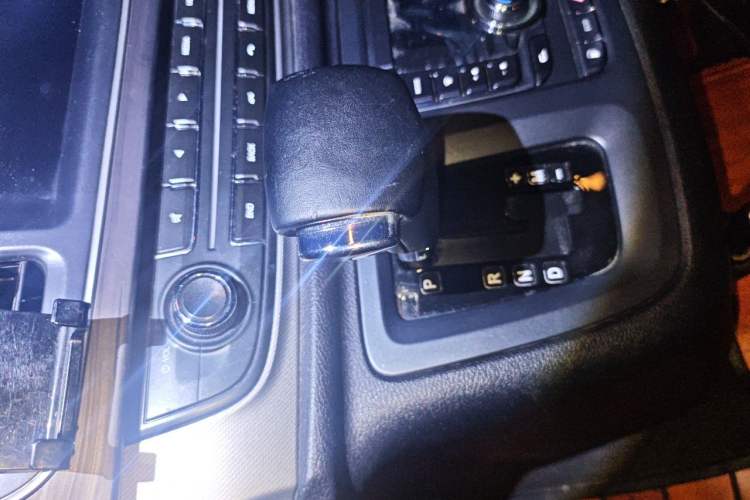 Used SAIC MAXUS G10 2019 Facelift PLUS 2.0T Automatic Elite Edition China VI Gear Lever