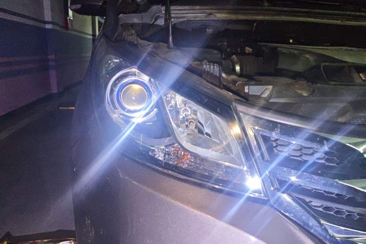 Used SAIC MAXUS G10 2019 Facelift PLUS 2.0T Automatic Elite Edition China VI Right Front Headlight