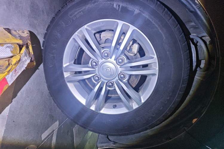 Used SAIC MAXUS G10 2019 Facelift PLUS 2.0T Automatic Elite Edition China VI Right Front Wheel Hub