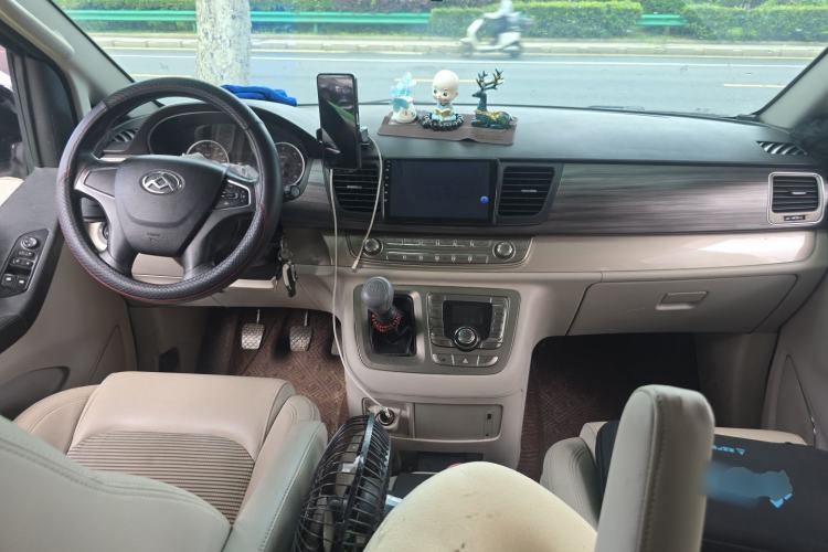 Used SAIC MAXUS G10 2019 PLUS 1.9T Manual Elite Edition Diesel China V Standard Center Console