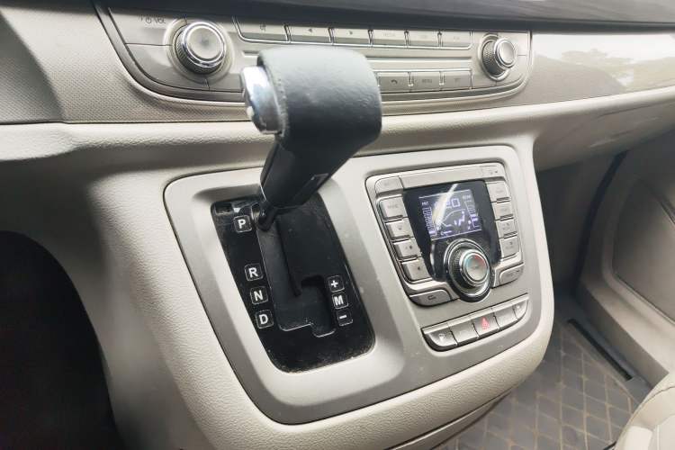 Used SAIC MAXUS G10 2019 PLUS 2.0T Automatic Elite Edition China V Standard Gear Lever