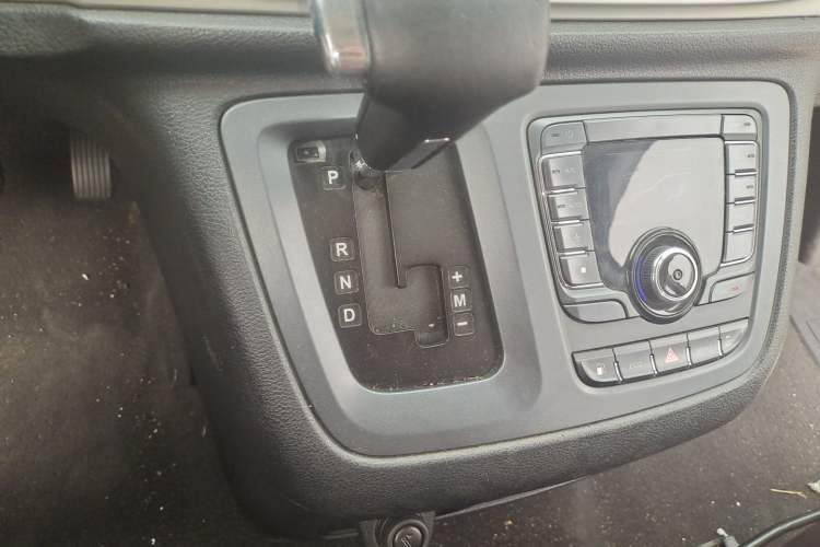 Used SAIC MAXUS G10 2019 PLUS 2.0T Automatic Elite Edition China V Standard Gear Lever