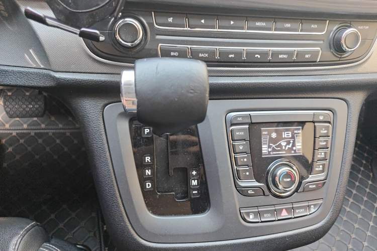Used SAIC MAXUS G10 2019 PLUS 2.0T Automatic Elite Edition China VI Standard Gear Lever