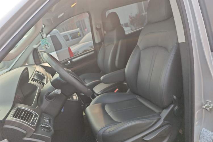 Used SAIC MAXUS G10 2019 Facelift PLUS 2.0T Automatic Elite Edition China VI Left Front Seat