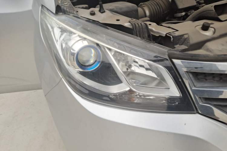 Used SAIC MAXUS G10 2019 PLUS 2.0T Automatic Elite Edition China V Standard Right Front Headlight