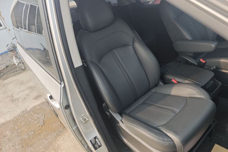 Used SAIC MAXUS G10 2019 Facelift PLUS 2.0T Automatic Elite Edition China VI Right Front Seat