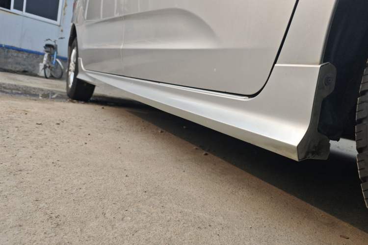 Used SAIC MAXUS G10 2019 Facelift PLUS 2.0T Automatic Elite Edition China VI Right Side Sill
