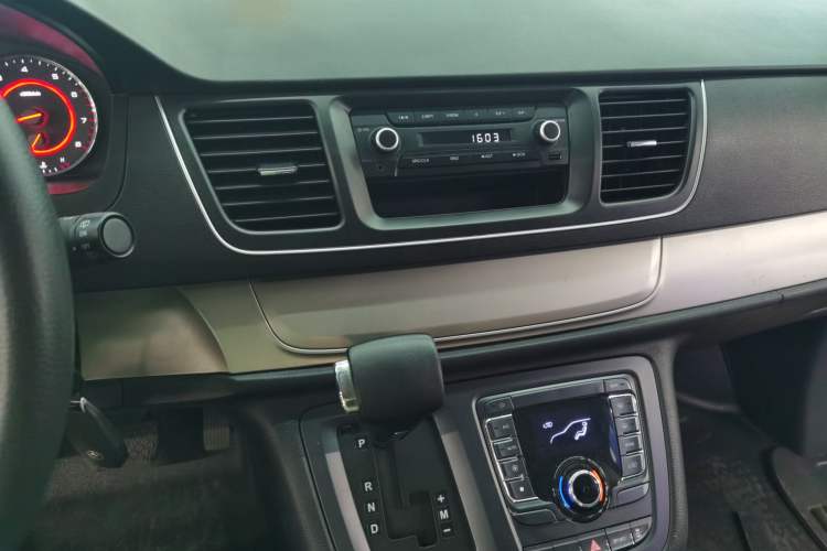 Used SAIC MAXUS G10 2019 Facelift PLUS 2.0T Automatic Smart Edition China VI Standard Audio And AC Panel