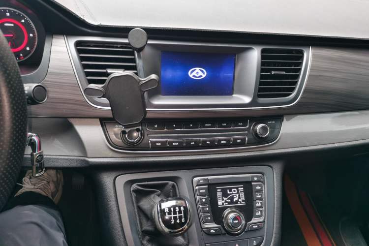 Used SAIC MAXUS G10 2019 PLUS 1.9T Manual Elite Edition Diesel China V Standard Audio And AC Panel