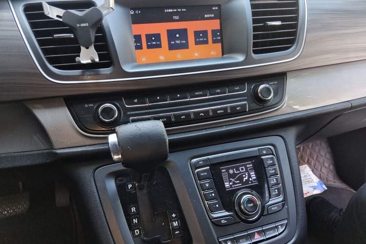 Used SAIC MAXUS G10 2019 Facelift PLUS 2.0T Automatic Elite Edition China VI Audio And AC Panel